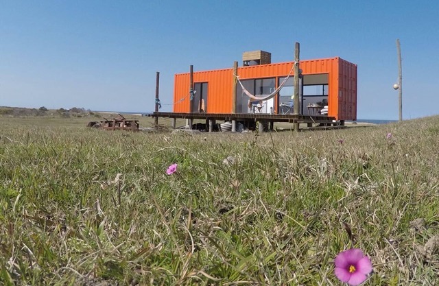 Eco Casa Conteiner, vista única al mar y al campo 360 grados, a metros del mar.