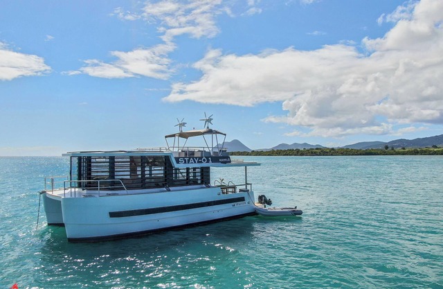 Eco-friendly, designer houseboat lodge in Pointe du Bout (Trois Ilets).