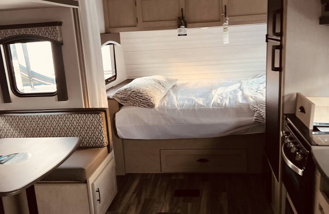 Eco Friendly fully loaded trailers in the mountains! Your ultimate camping stay!