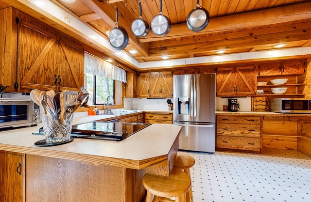Eco-friendly log cabin with amazing views, deck, covered porch, grill, & firepit