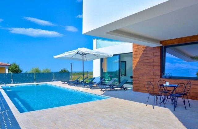 Villa Aria / Modern Villa Aria in the town of Višnjan, Istria