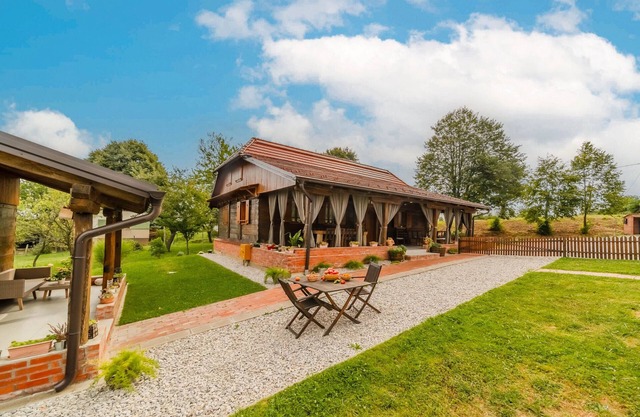 Eco House Lina With Hot Tub and Sauna, Lopatinec, Croatia