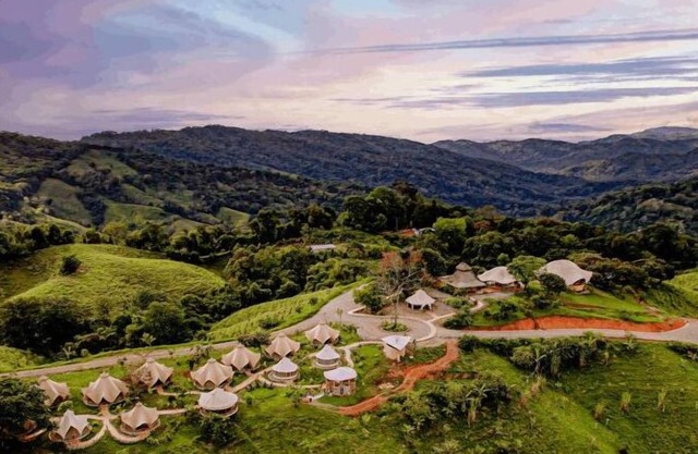 Eco Luxe Glamping Nest #6 - 2 Queen Beds at Holos