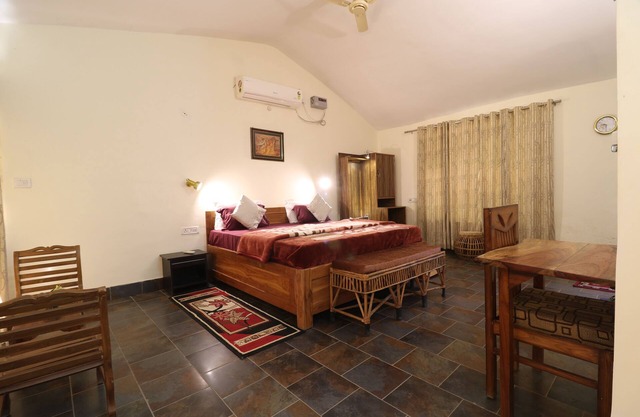 Eco stay . 3-bedroom farmhouse in Bandhabgarh National Park . Jamunara Taala