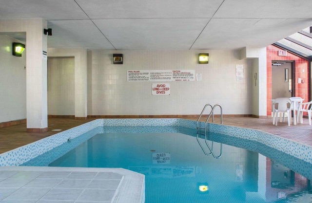 Econo Lodge By The Falls