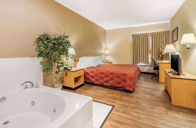 Econo Lodge Airport