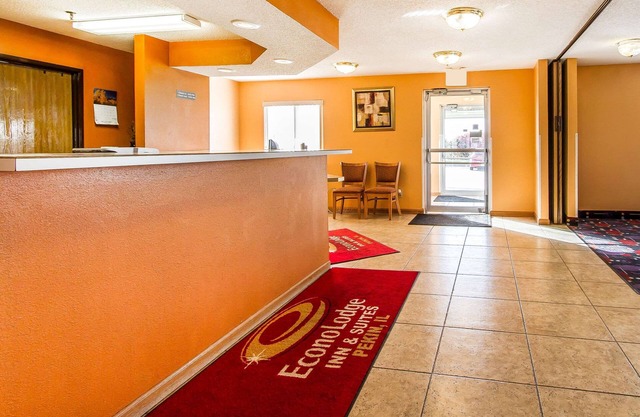 Econo Lodge & Suites