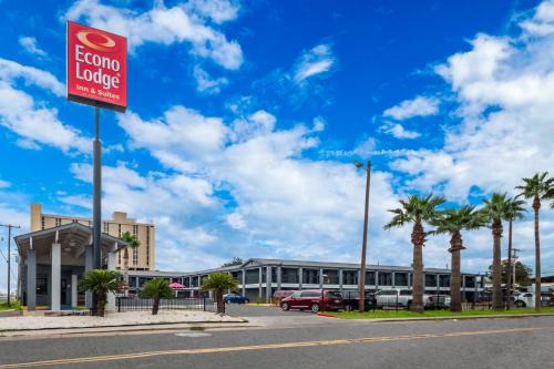Econo Lodge Inn & Suites