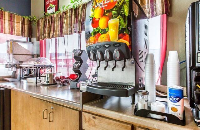 Econo Lodge Inn Suites Yreka