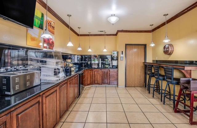 Econo Lodge Lubbock I-27