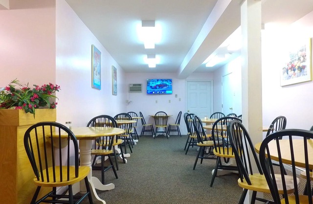 Econo Lodge & Suites Saint John