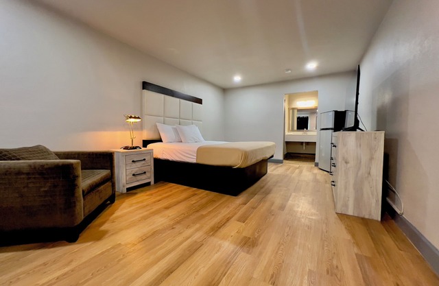 Economy Inn and Suites