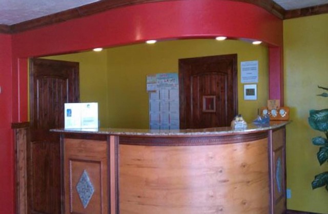 Economy Inn & Suites