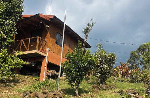 “Ecos y Brisas del Poás” acogedoras cabañas rumbo al volcán