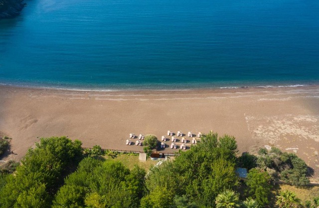 Eden Bungalows and Beach