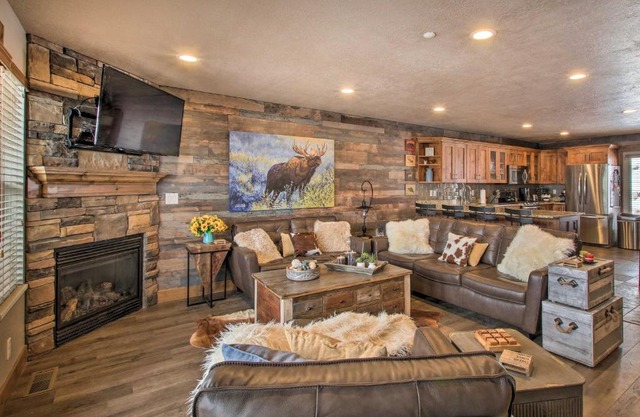 Eden Condo with Balcony and Views Near Ski Slopes!