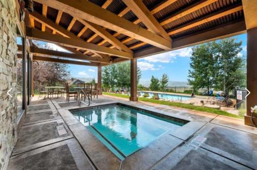 Eden Home with Great Views All Season Retreat