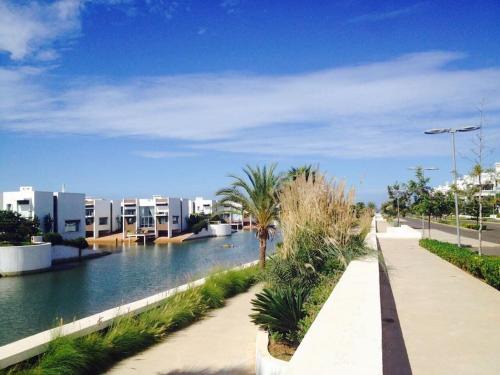 Eden Island Bouznika : Private beach, Swimming pool, Comfort.