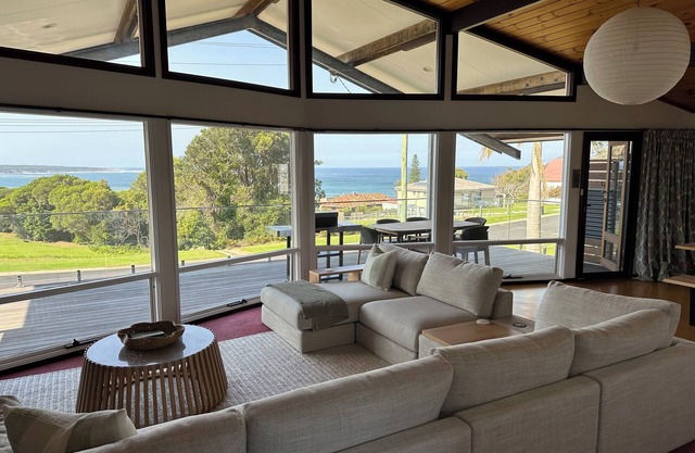 Eden Niu – Magnificent Ocean Views and close to everything!