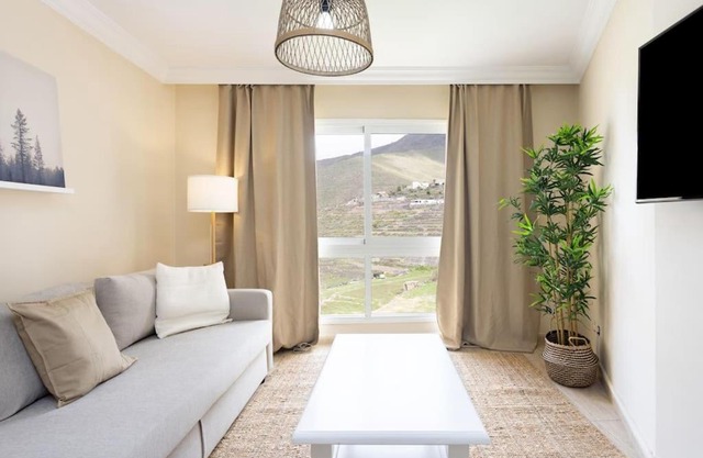 EDEN RENTALS Adeje Pearl Lovely City Center Private Parking