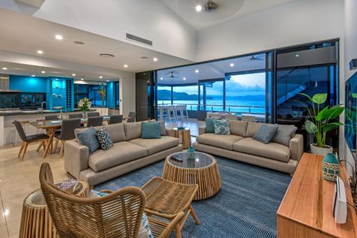 Edge 16 - Hamilton Island - Waterfront, Golf Buggy and Sea Views