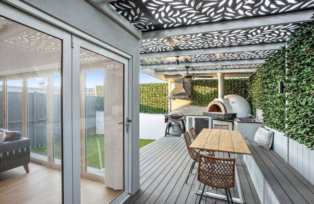 Disfrute de sus próximas vacaciones en esta casa de lujo con un diseño interior impecable.