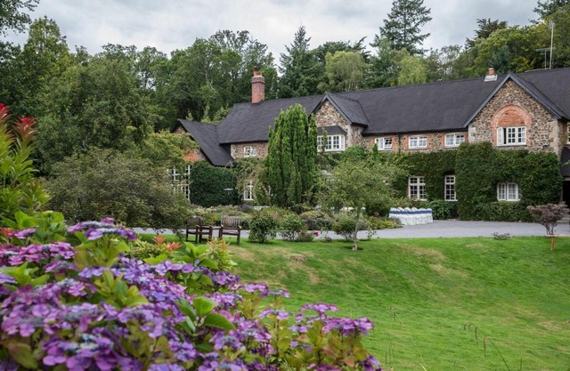 Edgemoor Manor