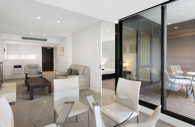 Edgewater 207