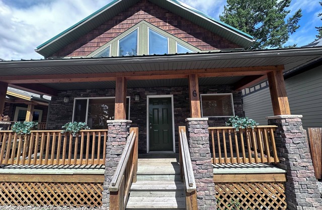 Edgewater Escape: Your Cozy Cabin Getaway