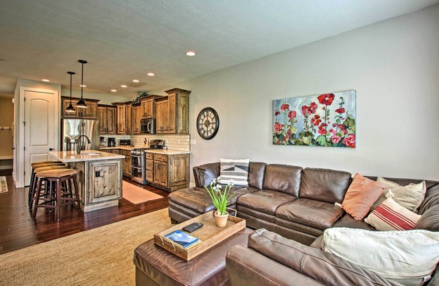 Edgewater Townhome ~ 7 Mi to Snowbasin Resort