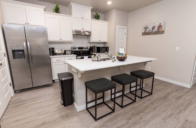 Edmond Oasis: Luxury Retreat w/ Massage Chair and Infinity Game Table