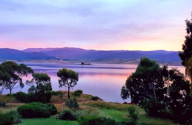 Edzell - Lujo frente al mar en el lago Jindabyne en las montañas nevadas de Australia