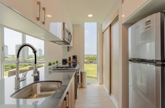 EHDEN Vacation Suites Puerto Cancún