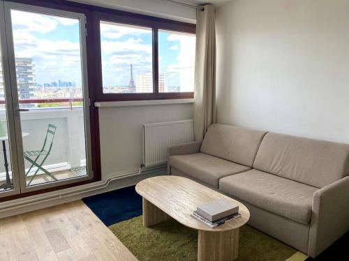 Eiffel Tower View & Pool