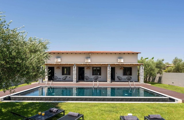 Eightyfour Living with private pool