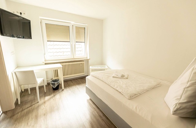Einzelzimmer mit Großem Bett - Zi. 3 - Gasthof Schrenker