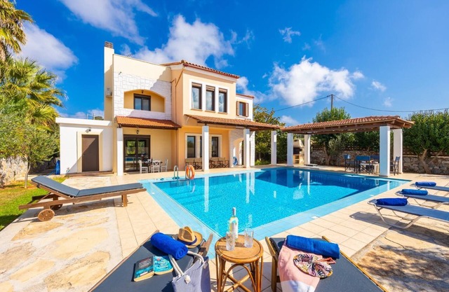 Ekklisies Tria Large Private Pool, A/C, WiFi