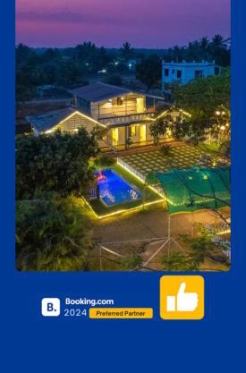 EKO STAY- Lakefront Villa