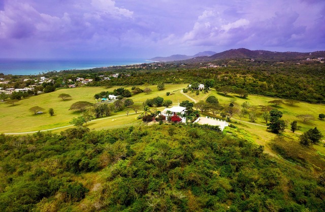 Casas El Cerro-3 en una finca privada de 30 acres con piscina