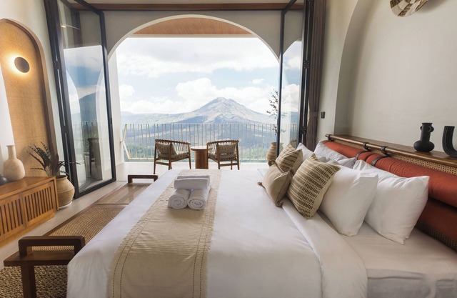 EL LAGO HOTEL