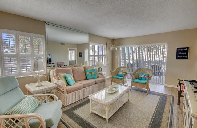 El Matador 120 - Second floor end unit with easy access to all amenities