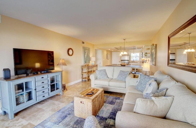 El Matador 318 - Walk right out to the pool and the beach!