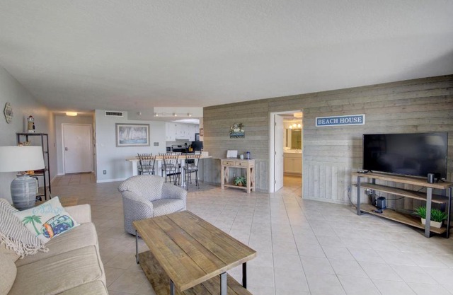 El Matador 415 - Walk right out to the pool and the beach!
