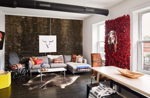 Southwestern Escape in Logan Square that sleeps 12 with grill and backyard patio