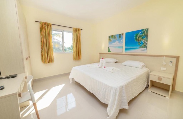 Tropical Paradise, Steps away from the Beach