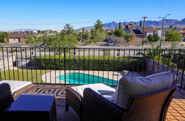 El Paso Retreat w/ Pool: 11 Mi to Downtown!