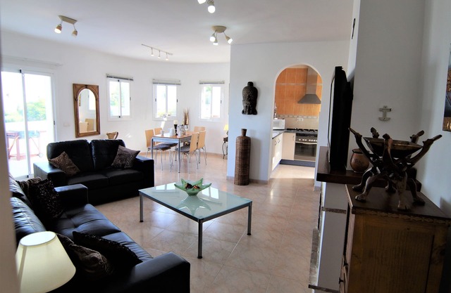 Villa El Pinar, piscina, amplias terrazas, vistas al mar, wifi, TV del Reino Unido, capacidad para 2 a 7