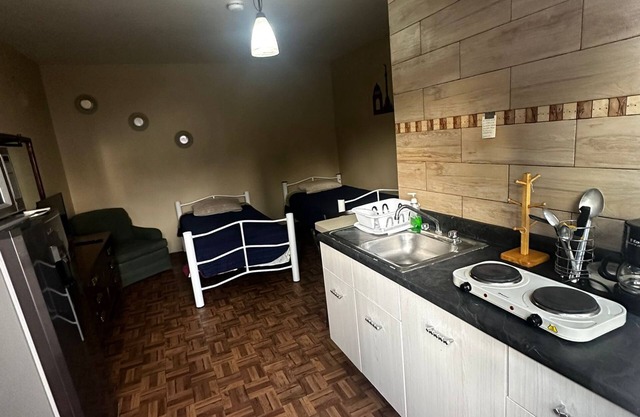 El Puente cómodo estudio cocina y baño privados, metro General Anaya a 2 minutos
