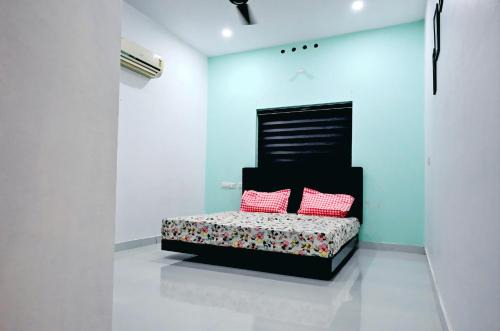 Elamkulam Penthouse - 3bhk AC with Kitchen - Kochi
