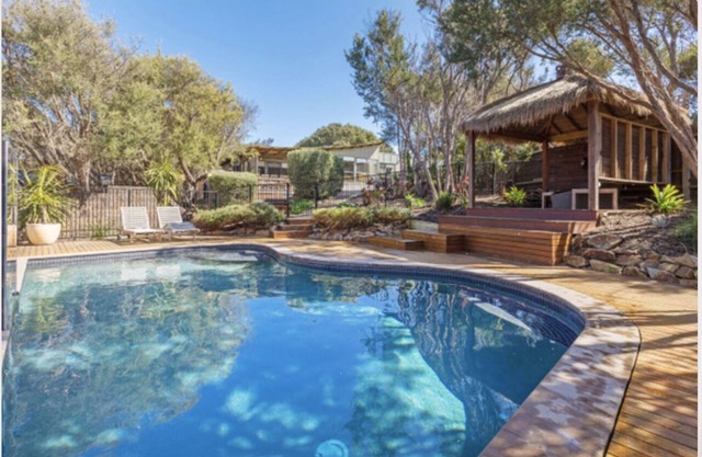 Elandra by Ready Set Stay - Outdoor solar heated pool, WIFI, BBQ
